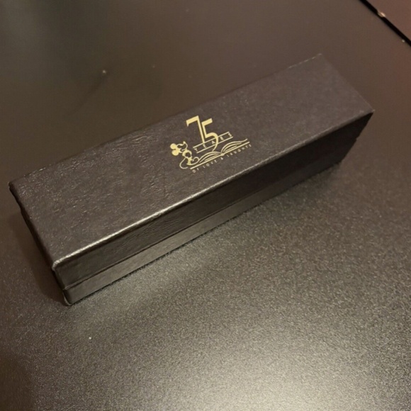 Disney 75 years of love & laughter limited edition charm bracelet - RARE - 1998 - Picture 14 of 14